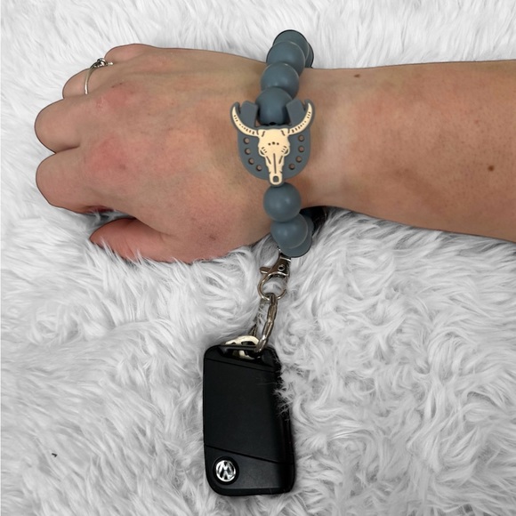 Dark Grey Bull Skull Horseshoe Silicone Wristlet - Picture 3 of 3